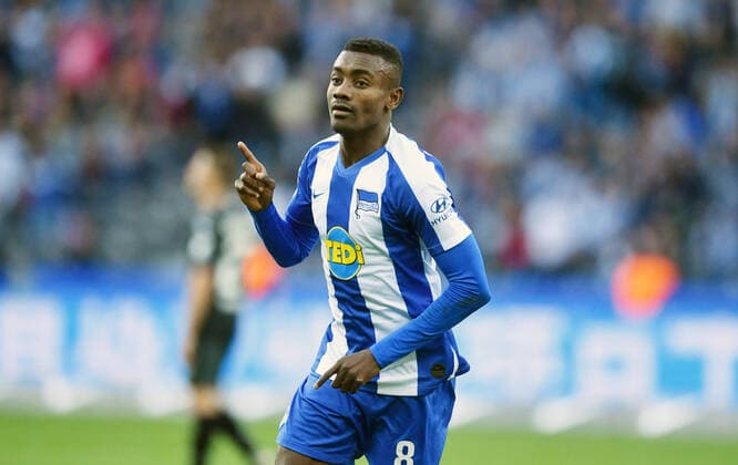 Salomon Kalou (Hertha BSC), jubelt nach seinem Tor zum 2:2 Hertha BSC Berlin - TSG 1899 Hoffenheim 1. Bundesliga 2019 2020, 1. BL, 1. Bundesliga, DFL, Fußball, Fussball, soccer, Herren, Männer, Maenner, Deutschland, Germany Berlin, 26.10.2019, Olympiastadion DFL REGULATIONS PROHIBIT ANY USE OF PHOTOGRAPHS AS IMAGE SEQUENCES AND OR QUASI-VIDEO