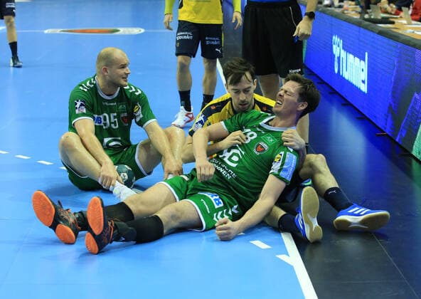 GER, DHB, 1.HBL, FUECHSE BERLIN VS. Rhein-Neckar Loewen 03.11.2019, Max Schmeling Halle, Berlin, GER, DHB, 1.HBL, FUECHSE BERLIN VS. Rhein-Neckar Loewen, DHB regulations prohibit any use of photographs as image sequences and or quasi-video im Bild Hans Lindberg (Fuechse Berlin 18), Paul Drux (Fuechse Berlin 95), Patrick Groetzki (Rhein-Neckar Loewen 24)
