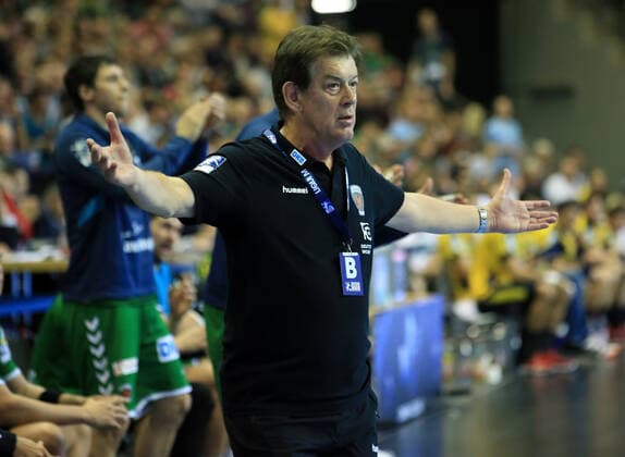 GER, DHB, 1.HBL, FUECHSE BERLIN VS. Rhein-Neckar Loewen 03.11.2019, Max Schmeling Halle, Berlin, GER, DHB, 1.HBL, FUECHSE BERLIN VS. Rhein-Neckar Loewen, DHB regulations prohibit any use of photographs as image sequences and or quasi-video im Bild Cheftrainer (Head Coach) Velimir Petkovic (Fuechse Berlin)