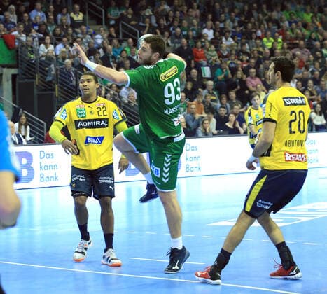 GER, DHB, 1.HBL, FUECHSE BERLIN VS. Rhein-Neckar Loewen 03.11.2019, Max Schmeling Halle, Berlin, GER, DHB, 1.HBL, FUECHSE BERLIN VS. Rhein-Neckar Loewen, DHB regulations prohibit any use of photographs as image sequences and or quasi-video im Bild Mijajlo Marsenic (Fuechse Berlin 93), Mads Mensah Larsen (Rhein-Neckar Loewen 22), Ilija Abutovic (Rhein-Neckar Loewen 20)