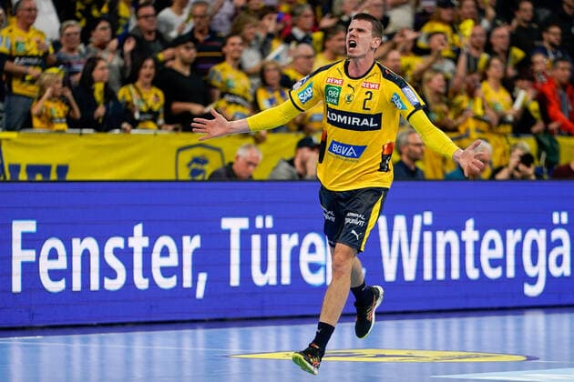 Torschütze Andre Schmid (Andy Schmid, RNL, 2), jubelt über ein Tor, Jubel, Torjubel, Torerfolg, celebrate the goal, goal, celebration, Jubel ueber das Tor, optimistisch, Spielszene, Highlight, Einzelbild, Action, Aktion, Freisteller, Ganzkörper, 07.11.2019, Mannheim (Deutschland), Handball, Bundesliga, Rhein-Neckar Löwen - THW Kiel