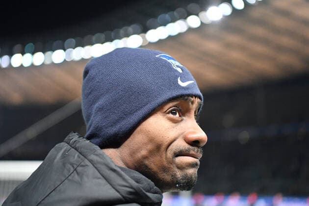 Salomon Kalou (Hertha BSC), enttäuscht in der Osrtkurve nach dem Spiel Hertha BSC Berlin - RB Leipzig 1. Bundesliga 2019 2020, 1. BL, 1. Bundesliga, DFL, Fußball, Fussball, soccer, Herren, Männer, Maenner, Deutschland, Germany Berlin, 9.11.2019, Olympiastadion DFL REGULATIONS PROHIBIT ANY USE OF PHOTOGRAPHS AS IMAGE SEQUENCES AND OR QUASI-VIDEO
