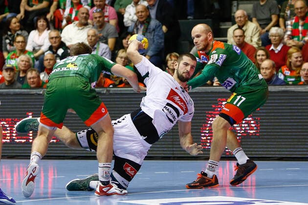 10.11.2019, xtgx, Handball Liqui Moly HBL, SC Magdeburg - GWD Minden emspor, v.l. Albin Lagergren (Magdeburg, 23), Lucas Meister (Minden, 2), Tim Hornke (Magdeburg, 17 Zweikampf, Duell, Kampf, tackle wirft Tor, Torschütze, erzielt Tor, Treffer, scores the goal GETEC Arena