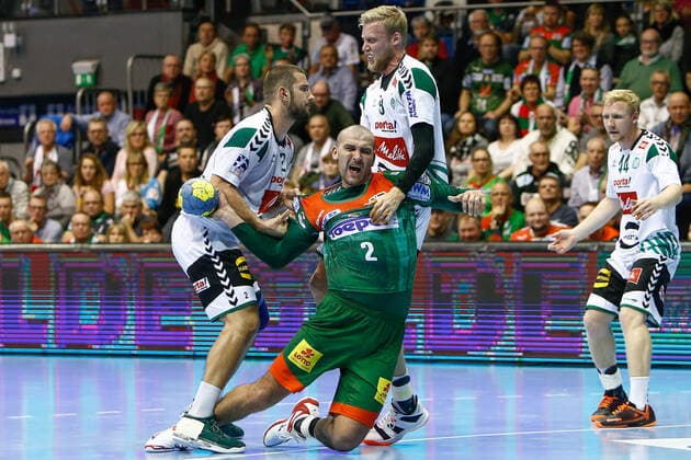 10.11.2019, xtgx, Handball Liqui Moly HBL, SC Magdeburg - GWD Minden emspor, v.l. Lucas Meister (Minden, 2), Zeljko Musa (Magdeburg, 2), Christoffer Rambo (Minden, 9) Zweikampf, Duell, Kampf, tackle wirft Tor, Torschütze, erzielt Tor, Treffer, scores the goal GETEC Arena