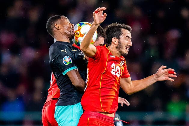 16.11.2019, Ernst Happel-Stadion, Wien, AUT, UEFA EM Qualifikation, Oesterreich vs Nordmazedonien, Gruppe G, im Bild v.l.: David Alaba (AUT), Stefan Spirovski (MKD) during the UEFA European Championship, EM, Europameisterschaft qualification, group G match between Austria and Nordmazedonien at the Ernst Happel-Stadion in Vienna, Austria on 2019 11 16. Wien