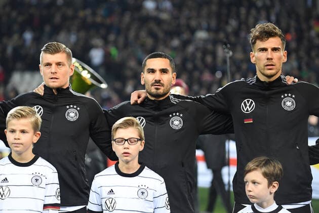 DFB Nationalmannschaft Maenner, Männer, Fussball, EM Qualifikation, Gruppe C , Deutschland vs Weissrussland, 16.11.2019, Borussia Park Stadion Mönchengladbach,Toni Kroos, Ilkay Gündogan, Leon Goretzka alle Deutschland, Nationalhymne singen