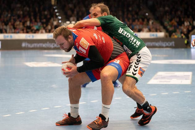 Marcel Niemeyer (HBW Balingen-Weilstetten 03) gegen Marcel Schiller (Frisch Auf Goeppingen 24), , Frisch Auf Göppingen vs. HBW Balingen-Weilstetten, 1. Bundesliga, Handball, Herren, 17.11.2019 Frisch Auf Göppingen vs. HBW Balingen-Weilstetten, 1. Bundesliga, Handball, Herren, 17.11.2019 Göppingen Copyright: xEibner-Pressefotox EP_mst