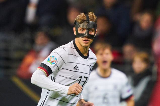 EURO QUALI 2020, Germany-North Ireland, Frankfurt, Nov 19, 2019. Niklas STARK, Nr. 17 DFB half-size, portrait, Carbon Kohlefaser Maske Schutzmaske Maskenmann GERMANY - NORTHERN IRELAND 6-1 Important: DFB regulations prohibit any use of photographs as image sequences and or quasi-video. Qualification for European Championships, EM Quali, 2020 Season 2019 2020, November 19, 2019 in Frankfurt, Germany.