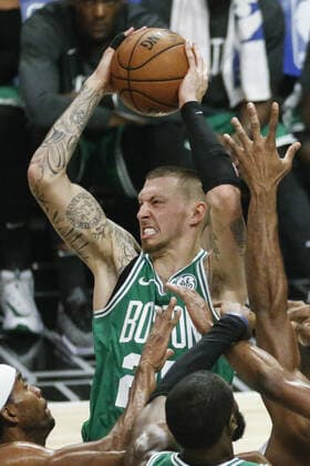 November 20, 2019, Los Angeles, California, U.S: Boston Celtics Daniel Theis (27) grabs a rebound during an NBA, Basketball Herren, USA basketball game between Los Angeles Clippers and Boston Celtics, Wednesday, Nov. 20, 2019, in Los Angeles. NBA 2019: Clippers 107:104 Celtics - ZUMAc68_ 20191120_zaf_c68_011 Copyright: xRingoxChiux