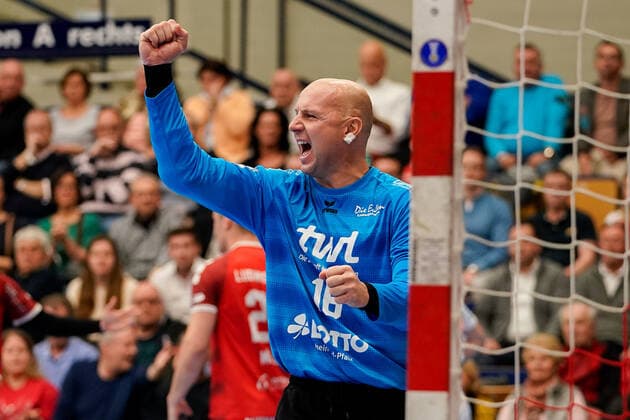Gorazd Skof (Torwart, Die Eulen, 16), Jubel, jubeln, jubelt, celebration, Freude, zuversichtlich, optimistisch, Spielszene, Action, Aktion, 28.11.2019, Ludwigshafen am Rhein (Deutschland), Handball, Bundesliga, TSG Ludwigshafen-Friesenheim (Die Eulen) - SC Magdeburg