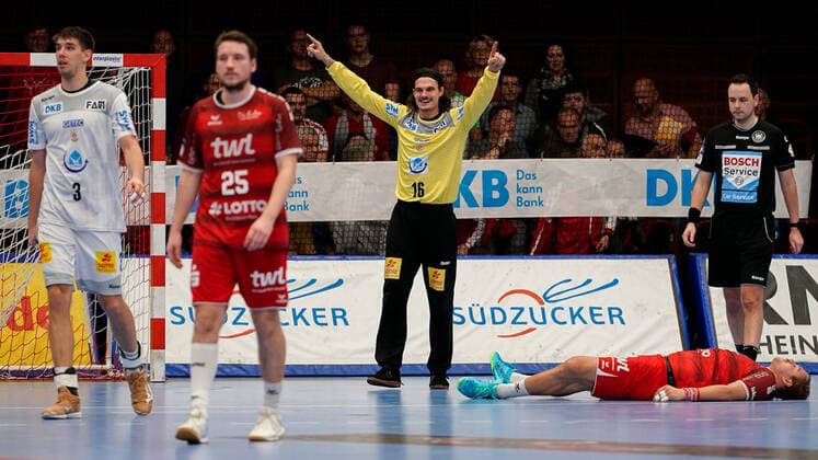 Jannick Green Krejberg (SCM, Torwart, 16), Jubel nach dem Schlusspfiff, Sieg, Sieger, Gewinner, jubelt, jubeln, Freude, optimistisch, Highlight, Action, Aktion, 28.11.2019, Ludwigshafen am Rhein (Deutschland), Handball, Bundesliga, TSG Ludwigshafen-Friesenheim (Die Eulen) - SC Magdeburg