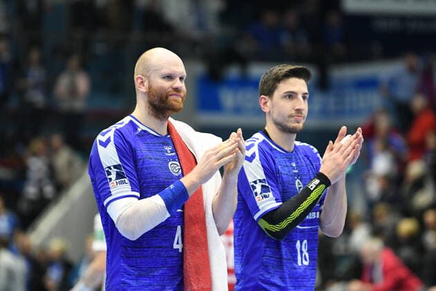 Alexander Becker ( 45 VfL Gummersbach) und Alexander Weck ( 19 VfL Gummersbach) bejubeln den Heimsieg gegen den HC Elbflorenz, VfL Gummersbach - HC Elbflorenz Dresden, Maenner, 2. Liga, Liqui Moly Handball Bundesliga, 14. Spieltag, 29.11.2019, - VfL Gummersbach - HC Elbflorenz Dresden, Handball, Liqui Moly 2. Handball Bundesliga, Maenner, Spielzeit 2019 20 Gummersbach Copyright: xAugstx xEibner-Pressefotox EP_jat