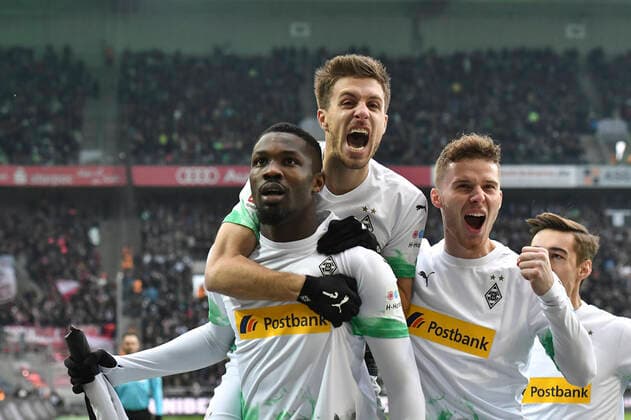 GER, DFL, 1. BL, Borussia Moenchengladbach vs. SC Freiburg 01.12.2019, Borussia-Park - Stadion, Moenchengladbach, GER, DFL, 1. BL, Borussia Moenchengladbach vs. SC Freiburg, DFL regulations prohibit any use of photographs as image sequences and or quasi-video im Bild Marcus Thuram ( 10, Borussia Moenchengladbach) jubelt nach seinem Tor zum 1:0 mit Patrick Herrmann ( 7, Borussia Moenchengladbach) Nico Elvedi ( 30, Borussia Moenchengladbach) Florian Neuhaus ( 32, Borussia Moenchengladbach)