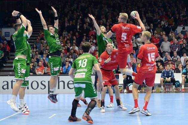 Julius Kuehn (MT Melsungen) beim Wurf; Frederik Simak (Fuechse Berlin) (L) im Block, Abwehr, Lasse Mikkelsen (MT Melsungen) (R) , GER, MT Melsungen - Fuechse Berlin, Handball, DHB Pokal, 03.12.2019, GER, MT Melsungen - Fuechse Berlin, Handball, DHB Pokal Maenner, 03.12.2019 Kassel Copyright: xSippel xEibner-Pressefotox EP_rsl