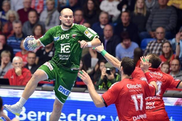 Paul Drux (Fuechse Berlin) (am Ball), Felix Danner (MT Melsungen) (L), Kai Haefner (MT Melsungen) (R, hinten) , GER, MT Melsungen - Fuechse Berlin, Handball, DHB Pokal, 03.12.2019, GER, MT Melsungen - Fuechse Berlin, Handball, DHB Pokal Maenner, 03.12.2019 Kassel Copyright: xSippel xEibner-Pressefotox EP_rsl