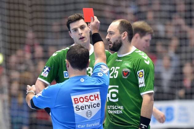 Rote Karte fuer Mijajlo Marsenic (Fuechse Berlin) (L) hinten, Michael Mueller (R) enttaeuscht, frustriert, Emotion , GER, MT Melsungen - Fuechse Berlin, Handball, DHB Pokal, 03.12.2019, GER, MT Melsungen - Fuechse Berlin, Handball, DHB Pokal Maenner, 03.12.2019 Kassel Copyright: xSippel xEibner-Pressefotox EP_rsl