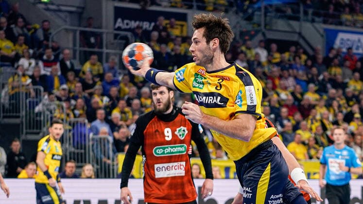 Uwe Gensheimer (RNL, 3), beim Sprungwurf, Wurf, Torwurf, Action, Aktion, Spielszene, 04.12.2019, Mannheim (Deutschland), Handball, DHB-Pokal, Rhein-Neckar Löwen - TSV Hannover-Burgdorf