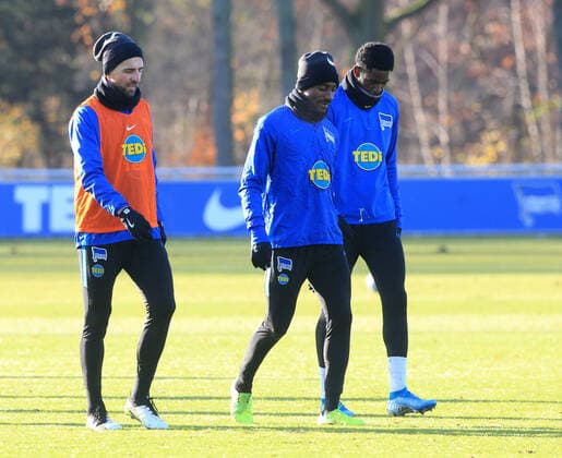 GER, 1.FBL, DFL,, Hertha BSC Training 03.12.2019, Sportpark, Berlin, GER, 1.FBL, DFL,, Hertha BSC Training, DFL, regulations prohibit any use of photographs as image sequences and or quasi-video im Bild Vedad Ibisevic (Hertha BSC Berlin 19), Salomon Kalou (Hertha BSC Berlin 8), Jordan Torunarigha (Hertha BSC Berlin 25)