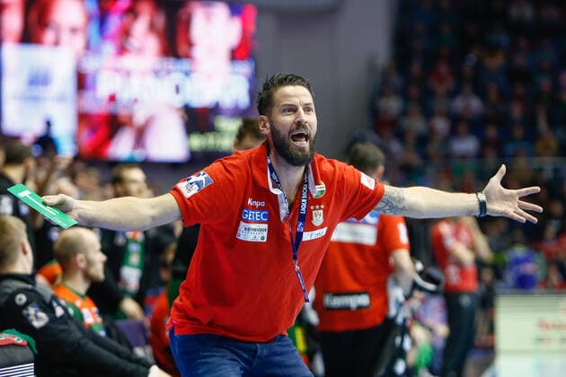 05.12.2019, xtgx, Handball Liqui Moly HBL, SC Magdeburg - SG Flensburg-Handewitt emspor, v.l. Bennet Wiegert (Magdeburg, Trainer) gibt Anweisungen, gestikuliert mit den Armen, gesticulate, gives instructions, Reklamiert, beschwert sich, schimpft GETEC Arena