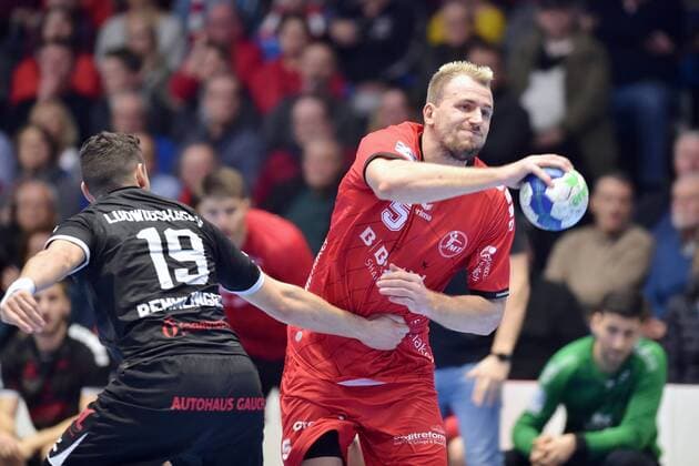 Julius Kuehn (MT Melsungen) (am Ball), Jan Remmlinger (Eulen Ludwigshafen) (L) , GER, MT Melsungen - Die Eulen Ludwigshafen, Handball, 1. Bundesliga Maenner, 05.12.2019, GER, MT Melsungen - Eulen Ludwigshafen, Handball, 1. Liga Maenner, 05.12.2019 Kassel Copyright: xSippel xEibner-Pressefotox EP_rsl