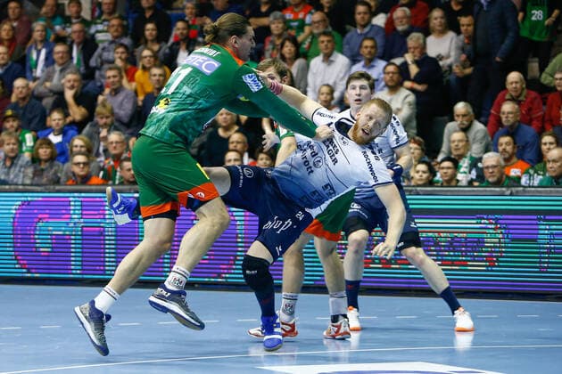 05.12.2019, xtgx, Handball Liqui Moly HBL, SC Magdeburg - SG Flensburg-Handewitt emspor, v.l. Erik Schmidt (Magdeburg, 21), Jim Gottfridsson (Flensburg, 24) Zweikampf, Duell, Kampf, tackle GETEC Arena
