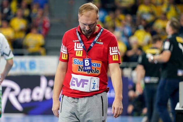 Hartmut Mayerhoffer (Trainer, Cheftrainer, Göppingen), enttäuscht schauend, Enttäuschung, Frustration, disappointed, pessimistisch, Einzelbild, Aktion, Action, 08.12.2019, Mannheim (Deutschland), Handball, Bundesliga, Rhein-Neckar Löwen - Frisch Auf! Göppingen
