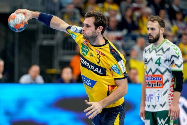 Uwe Gensheimer (RNL, 3), Siebenmeter, 7-Meter, Strafwurf, Spielszene, Action, Aktion, 08.12.2019, Mannheim (Deutschland), Handball, Bundesliga, Rhein-Neckar Löwen - Frisch Auf! Göppingen
