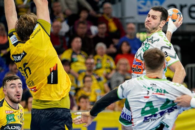 Ivan Sliskovic (Göppingen, 19), beim Sprungwurf, Wurf, Torwurf, Action, Aktion, Spielszene, 08.12.2019, Mannheim (Deutschland), Handball, Bundesliga, Rhein-Neckar Löwen - Frisch Auf! Göppingen