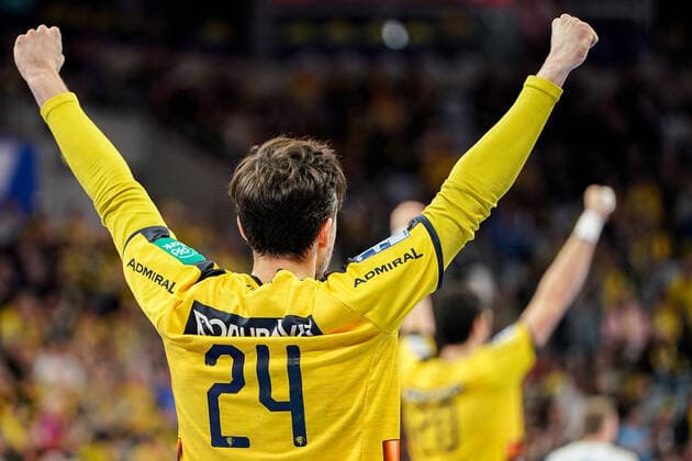 Patrick Groetzki (RNL, 24), jubelt über ein Tor, Jubel, Torjubel, Torerfolg, celebrate the goal, goal, celebration, Jubel ueber das Tor, optimistisch, Spielszene, Highlight, Einzelbild, Action, Aktion, 08.12.2019, Mannheim (Deutschland), Handball, Bundesliga, Rhein-Neckar Löwen - Frisch Auf! Göppingen