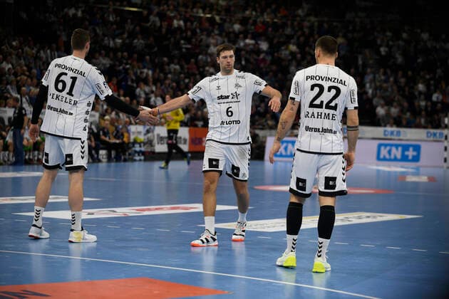 Hendrik Pekeler (THW Kiel, 61), Harald Reinkind (THW Kiel, 6) und Ole Rahmel (THW Kiel, 22), Handball-Bundesliga, Liqui-Moly-HBL, Männer, 16. Spieltag, THW Kiel vs GWD Minden, 08.12.19 Kiel Sparkassen Arena Schleswig-Holstein Germany