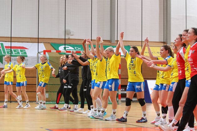 Handball, 2. HBF, HC Leipzig vs. HSV Solingen-Graefrath, 08.12.19 Handball, 2. Bundesliga Frauen, HBF, Saison 2019 2020, 11. Spieltag: HC Leipzig vs. HSV Solingen-Graefrath 76 am 08.12.19 in der Sporthalle Bruederstrasse Leipzig. Im Bild: HCL, Sieg, Jubel, Team, Mannschaft, feiern Copyright: xBEAUTIFULxSPORTS JanxKaeferx