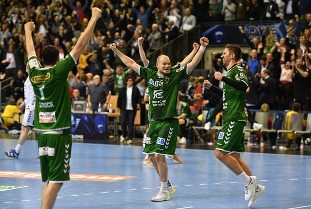 Kevin Struck (Füchse), Paul Drux (Füchse) Fabian Wiede (Füchse), jubeln nach dem Spiel Füchse Berlin - THW Kiel 1. Bundesliga, DKB-Handballbundesliga, 2019 2020 Herren, Männer, Maenner, Handball, Deutschland, Germany, Max-Schmeling-Halle Berlin, 12.12.2019