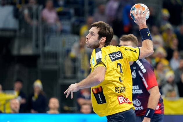 Uwe Gensheimer (RNL, 3), Einzelbild, Siebenmeter, 7-Meter, Strafwurf, Spielszene, Action, Aktion, 21.12.2019, Mannheim (Deutschland), Handball, Bundesliga, Rhein-Neckar Löwen - SG Flensburg-Handewitt