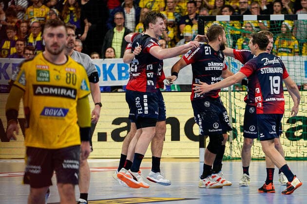 Spieler der SG Flensburg-Handewitt Jubel nach dem Schlusspfiff, Sieg, Sieger, Gewinner, jubelt, jubeln, Freude, optimistisch, Highlight, Action, Aktion, 21.12.2019, Mannheim (Deutschland), Handball, Bundesliga, Rhein-Neckar Löwen - SG Flensburg-Handewitt