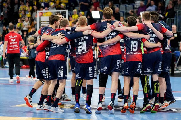 Spieler der SG Flensburg-Handewitt, Jubel nach dem Schlusspfiff, Sieg, Sieger, Gewinner, jubelt, jubeln, Freude, optimistisch, Highlight, Action, Aktion, 21.12.2019, Mannheim (Deutschland), Handball, Bundesliga, Rhein-Neckar Löwen - SG Flensburg-Handewitt