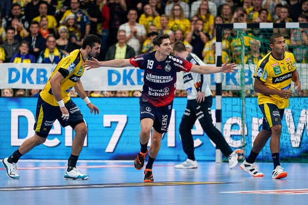 Torschütze Marius Steinhauser (Flensburg, 19), jubelt über ein Tor, Jubel, Torjubel, Torerfolg, celebrate the goal, goal, celebration, Jubel ueber das Tor, optimistisch, Spielszene, Highlight, Einzelbild, Action, Aktion, 21.12.2019, Mannheim (Deutschland), Handball, Bundesliga, Rhein-Neckar Löwen - SG Flensburg-Handewitt