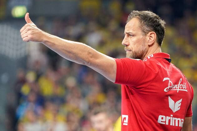Sport Bilder des Tages Maik Machulla (Trainer, Cheftrainer, Flensburg), mit Daumen nach oben, Geste, Gestik, zuversichtlich, optimistisch, Einzelbild, Aktion, Action, 21.12.2019, Mannheim (Deutschland), Handball, Bundesliga, Rhein-Neckar Löwen - SG Flensburg-Handewitt