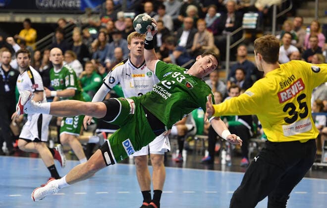 Mijajlo Marsenic (Füchse), beim Wurf, vorne Joel Birlehm (Torwart Leipzig), hinten Franz Semper (Leipzig), Füchse Berlin - SC DHFK Leipzig 1. Bundesliga, DKB-Handballbundesliga, 2019 2020 Herren, Männer, Maenner, Handball, Deutschland, Germany, Max-Schmeling-Halle Berlin, 26.12.2019