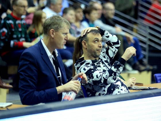 GER, DHB, 1.HBL, FUECHSE BERLIN VS. SC DHfK LEIPZIG 26.12.2019, Max Schmeling Halle, Berlin, GER, DHB, 1.HBL, FUECHSE BERLIN VS. SC DHfK LEIPZIG, DHB regulations prohibit any use of photographs as image sequences and or quasi-video im Bild Manager Bob Hanning (Fuechse Berlin), Volker Zerbe (Fuechse Berlin)