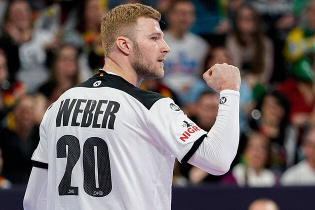 Philipp Weber (DHB, 20) ballt die Faust, jubelt über ein Tor, Jubel, Torjubel, Torerfolg, celebrate the goal, goal, celebration, Jubel ueber das Tor, optimistisch, Spielszene, Highlight, Einzelbild, Action, Aktion, 04.01.2020, Mannheim (Deutschland), Handball, Länderspiel, Deutschland - Island