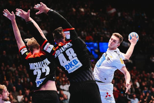 06.01.2020, Stadthalle, Wien, AUT, EHF EM 2020, Testspiel, Oesterreich vs Deutschland, im Bild v. l. Marian Michalczik (GER), Jannik Kohlbacher (GER), Nikola Bilyk (AUT) during a friendly match at the men¥s EHF EURO 2020 between Austria and Germany at the Stadthalle in Vienna, Austria on 2020 01 06. Wien