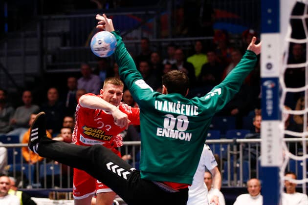 09.01.2020, Stadthalle, Graz, AUT, EHF Euro 2020, Weissrussland vs Serbien, Gruppe A, im Bild Andrei Yurynok (BLR l) und Tibor Ivanisevic (SRB) Andrei Yurynok (BLR l) and Tibor Ivanisevic (SRB) during the EHF 2020 European Handball Championship, group A match between Belarus and Serbia at the Stadthalle in Graz, Austria on 2020 01 09. Pictures © 2020, PhotoCredit: Erwin Scheriau Graz