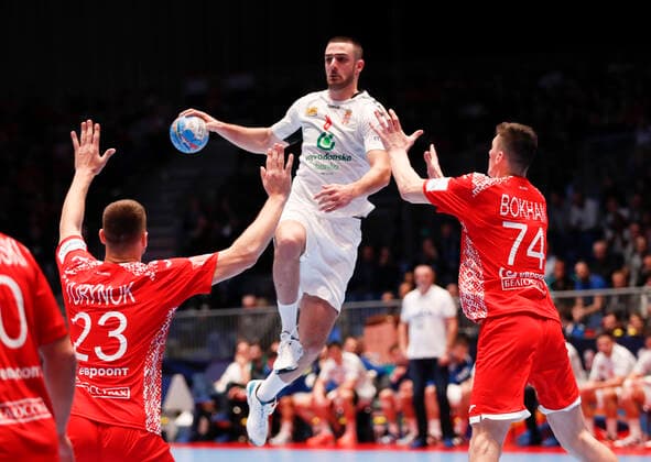 09.01.2020, Stadthalle, Graz, AUT, EHF Euro 2020, Weissrussland vs Serbien, Gruppe A, im Bild von links Andrei Yurynok (BLR), Stevan Stretenovic (SRB) und Viachaslau Bokhan (BLR) from l to r Andrei Yurynok (BLR) Stevan Stretenovic (SRB) and Viachaslau Bokhan (BLR) during the EHF 2020 European Handball Championship, group A match between Belarus and Serbia at the Stadthalle in Graz, Austria on 2020 01 09. Pictures © 2020, PhotoCredit: Erwin Scheriau Graz