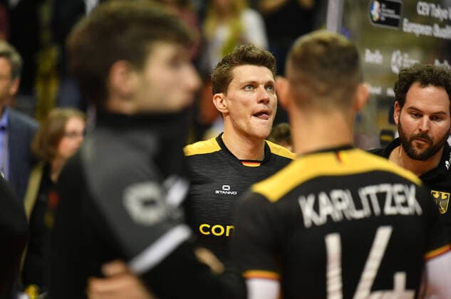 Lukas Kampa (Deutschland), enttäuscht nach dem Spiel Frankreich-Deutschland France- Germany CEV Tokio Volleyball Europa Qualifikation 2020 CEV Tokyo Volleyball European Qualification 2020 Finale, Endspiel, Herren, Männer, Maenner, men, Volleyball, , Germany, Max-Schmeling-Halle Berlin, 10.1.2020