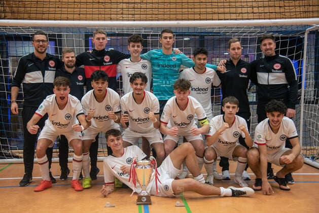 Turniersieger 2020 Eintracht Frankfurt mit Torwart Jannik Horz, Berkan Küpelikilinc, Bertan Tepedibi, Jan Schröder, Luca Heckmann, Ryan Harder, Gianluca Schäfer, Sebastian Wöhr, Massil Aimeine, Elias Kurt, Can Luca Karakas, Torwart Amar Dzevlan (Eintracht Frankfurt). Deutschland, Gaildorf, 12.01.2020, Jugendfussball, U17, U 17 Jugend Euro Cup 2020, Sporthalle