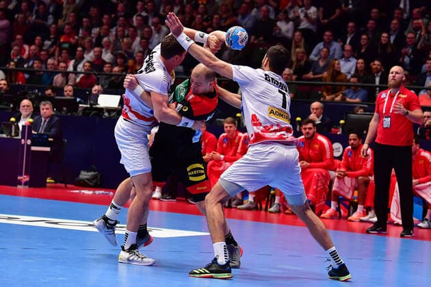 Handball Europameisterschaft Hauptrunde, 20.01.2020, Österreich - Deutschland, Stadthalle, Wien Lukas Herburger (Österreich, 26) Paul Drux (Deutschland, 95) Janko Bozovic (Österreich, 7) Action Angriff Handball, 20.01.2020, Wien (Österreich), Handball, Turnier, Europameisterschaft 2020