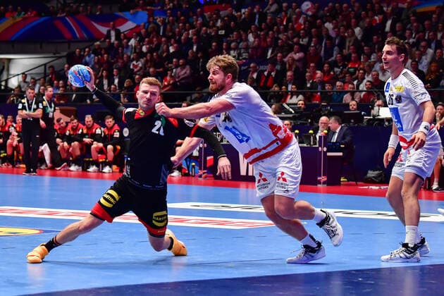 Handball Europameisterschaft Hauptrunde, 20.01.2020, Österreich - Deutschland, Stadthalle, Wien Philipp Weber (Deutschland, 20) Fabian Posch (Österreich, 15) Angriff Zweikampf Action, 20.01.2020, Wien (Österreich), Handball, Turnier, Europameisterschaft 2020