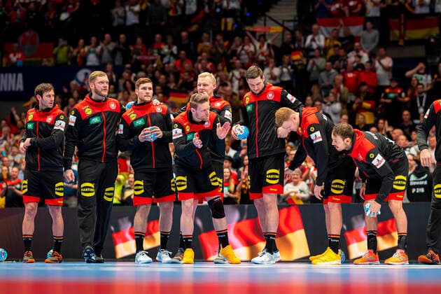 Handball, Maenner: EM 2020, Hauptrunde, Gruppe 1, Oesterreich - Deutschland v.li. Uwe Gensheimer (Deutschland Rhein-Neckar Loewen), Johannes Bitter (Deutschland TVB Stuttgart), Johannes Golla (Deutschland SG Flensburg), Patrick Wiencek (Deutschland THW Kiel), Tobias Reichmann (Deutschland MT Melsungen), Hendrik Pekeler (Deutschland THW Kiel), Philipp Weber (Deutschland SC DHfK Leipzig), Kai Häfner Haefner (Deutschland MT Melsungen) Wien Stadthalle Wien Oesterreich