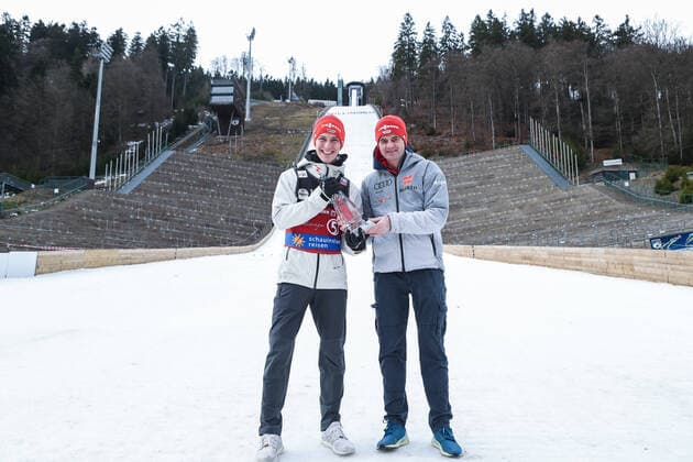 09.02.2020, Muehlenkopfschanze, Willingen, GER, FIS Weltcup Skisprung, Willingen, Herren, Siegerehrung, im Bild Stephan Leyhe (GER), Stefan Horngacher (Geman Team National Coach) after the winner ceremony for the men s FIS Skijumping World Cup at the Muehlenkopfschanze in Willingen, Germany on 2020 02 09. Willingen