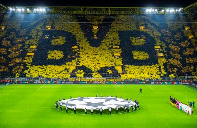 Fußball: UEFA Champions League: Achtelfinale Borussia Dortmund - Paris Saint-Germain am 18.02.2020 im Signal Iduna Park Choreo, Stadion, Hinterleger, Feature, Allgemein, Südtribüne Suedtribuene, Fans, Schals, Schal, Fahnen, UEFA REGULATIONS PROHIBIT ANY USE OF PHOTOGRAPHS AS IMAGE SEQUENCES AND OR QUASI-VIDEO. Copyright: xChristopherxNeundorfx xKirchnerxMediax